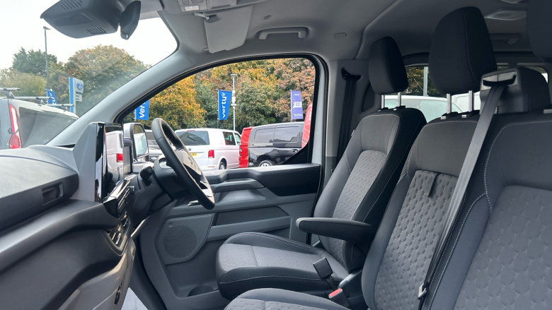 Ford Tourneo Custom 340 L2 Petrol Fwd 2.5 PHEV 232ps H1 Titanium 8 seater Auto